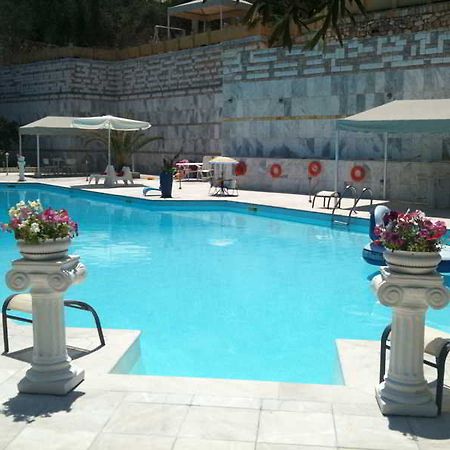 Paco'S Resort Гайос Екстериор снимка