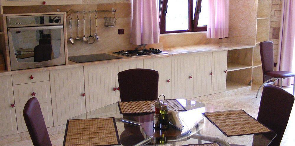 Paco'S Resort Гайос Екстериор снимка