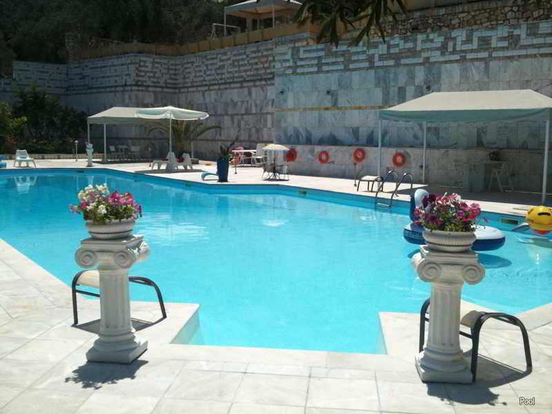 Paco'S Resort Гайос Екстериор снимка